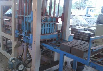 湖北黃陂QT4-15全自動磚機